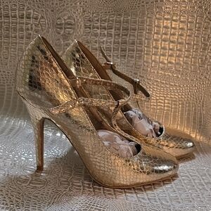 Elegant Gold Textured Heels